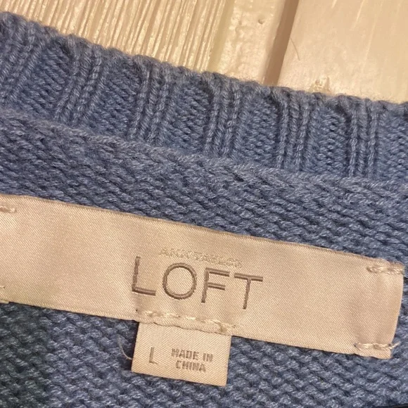 Ann Taylor LOFT light blue sweater in size Large - Picture 4 of 4
